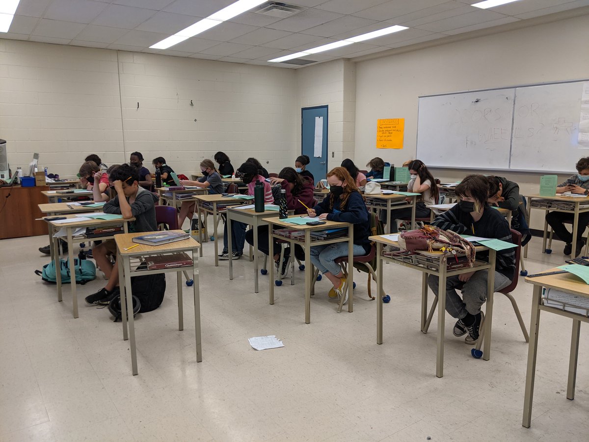 orr_daniel's tweet photo. Félicitations à nos dragons pour leur participation au concours #Gauss de @UWaterlooCEMC mercredi! #TOOU @TorontoOuest @CSViamonde https://t.co/d3Bl4ZGAT3