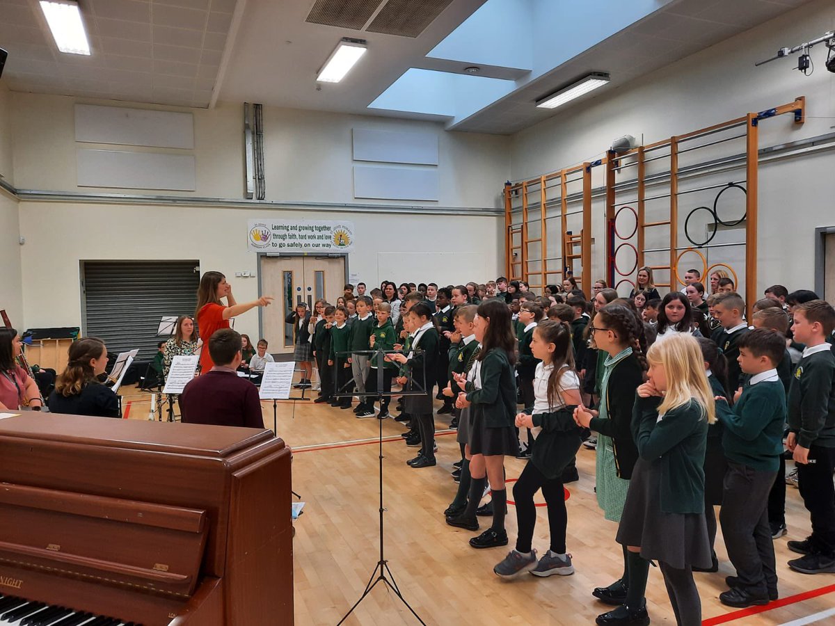 Our woodwind team have had a busy day teaching primary pupils about all the different wind instruments they can learn with the music service. They sneaked in some fantastic tunes to listen to as well and a surprise performance from some of our woodwind pupils!!! 🤩🎷🎼