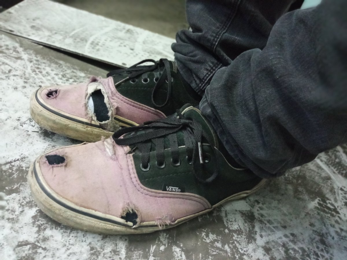 CajipeNikko's tweet photo. @enggalsaputraaa @Vans I have it too🤘 https://t.co/o7ZcmTONzT