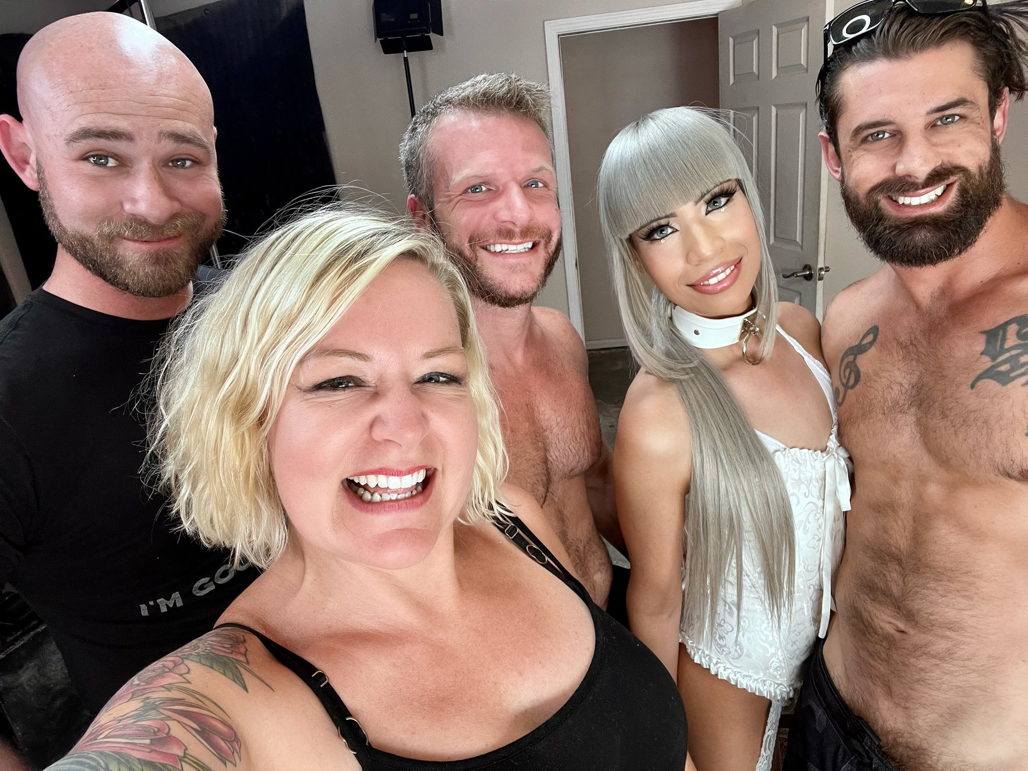 3 pic. Awesome Photoshoot with awesome peeps! @THEALPHAWOLFE1 @PearlsOfTheMoon @BrianBondsXXX #BrotherZach