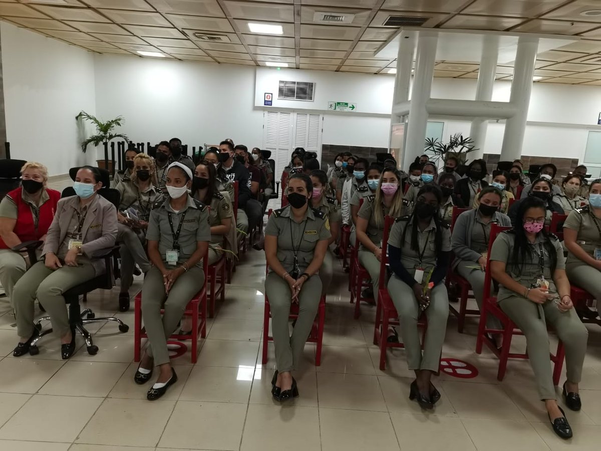 BubaireLuis's tweet photo. #AduanadeCuba Cerramos con broche de oro esta madrugada, impresionados con la calidad humana y patriótica de nuestros Jóvenes en la Brigada # 6 de la Terminal # 3, 15 jóvenes fueron elegidos para iniciar el proceso de crecimiento a la UJC. ES UN HONOR TRABAJAR JUNTO A USTEDES. https://t.co/AQ63UfD7nb