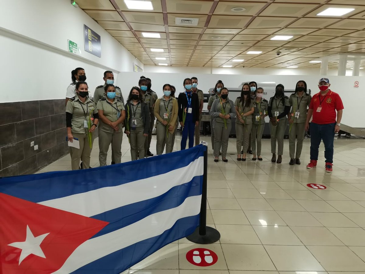 BubaireLuis's tweet photo. #AduanadeCuba Cerramos con broche de oro esta madrugada, impresionados con la calidad humana y patriótica de nuestros Jóvenes en la Brigada # 6 de la Terminal # 3, 15 jóvenes fueron elegidos para iniciar el proceso de crecimiento a la UJC. ES UN HONOR TRABAJAR JUNTO A USTEDES. https://t.co/AQ63UfD7nb