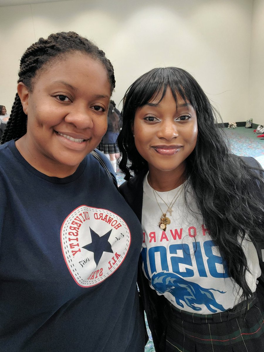 MrsWilliamsCh4's tweet photo. YWLA College Signing Day!! 100% Graduation Rate - 100% College Acceptances! 💎💎 https://t.co/Iqo6kucSXS