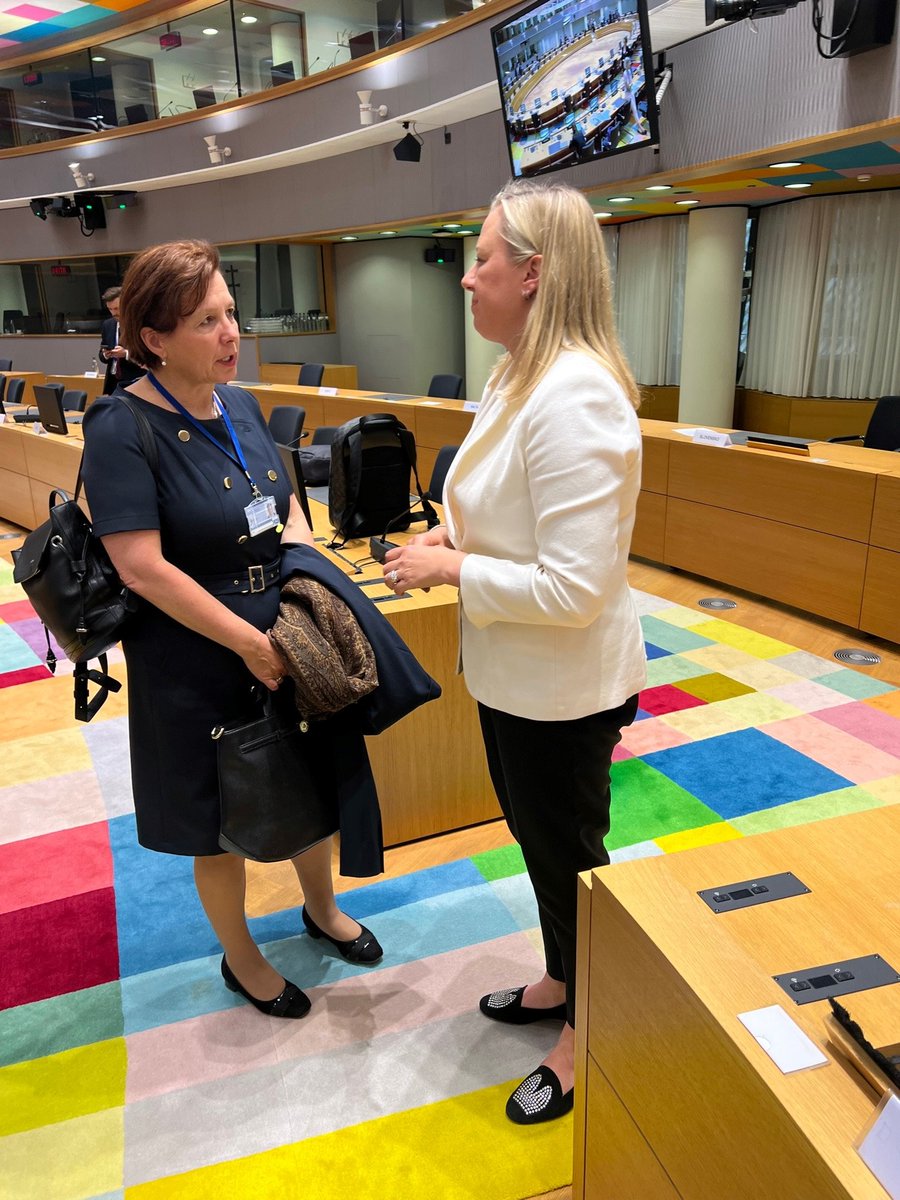 SLOVAKIAinEU's tweet photo. #FACdev 🇸🇰State Sec @IBrockova: 1/2

#FoodCrisis caused mainly by the #RussianInvasion needs 2 be tackled. We welcomed @EU_Commission´s proposal to create #SolidarityLanes &amp; are ready 2 deploy our capacities. So far 35🇸🇰trains transported >72000 t of agroproducts from #Ukraine🇺🇦. https://t.co/kv218fwZlm
