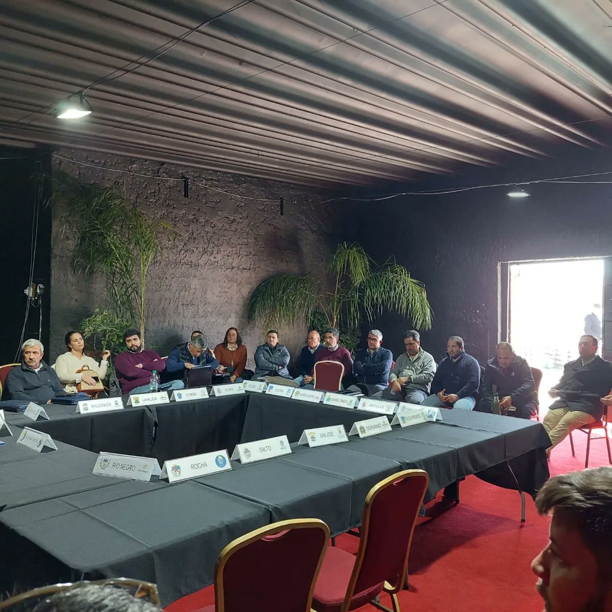 cintendentesuy's tweet photo. En estos instantes en el marco de la feria de la construcción se está realizando la reunión de directores de obras de los 19 gobiernos departamentales.
#feriadelaconstrucción
#ruraldelprado 
#19departamentosconstruyendounpaís https://t.co/ClIhfeLT0c