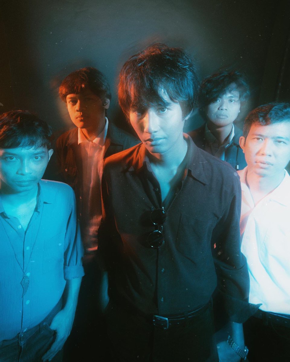 ramayanmusik's tweet photo. Adakah Anda puas dengan keadaan kerja Anda? Adakah Anda puas dengan masyarakat Anda? Adakah Anda puas dengan kekurangan diri Anda? Marilah kita lepaskan perasaan sama-sama untuk pelancaran EP @guesseroffi . Disertai skali dengan @wabgmusic dan The Midnight Meeting! https://t.co/eu6fuzTMe4