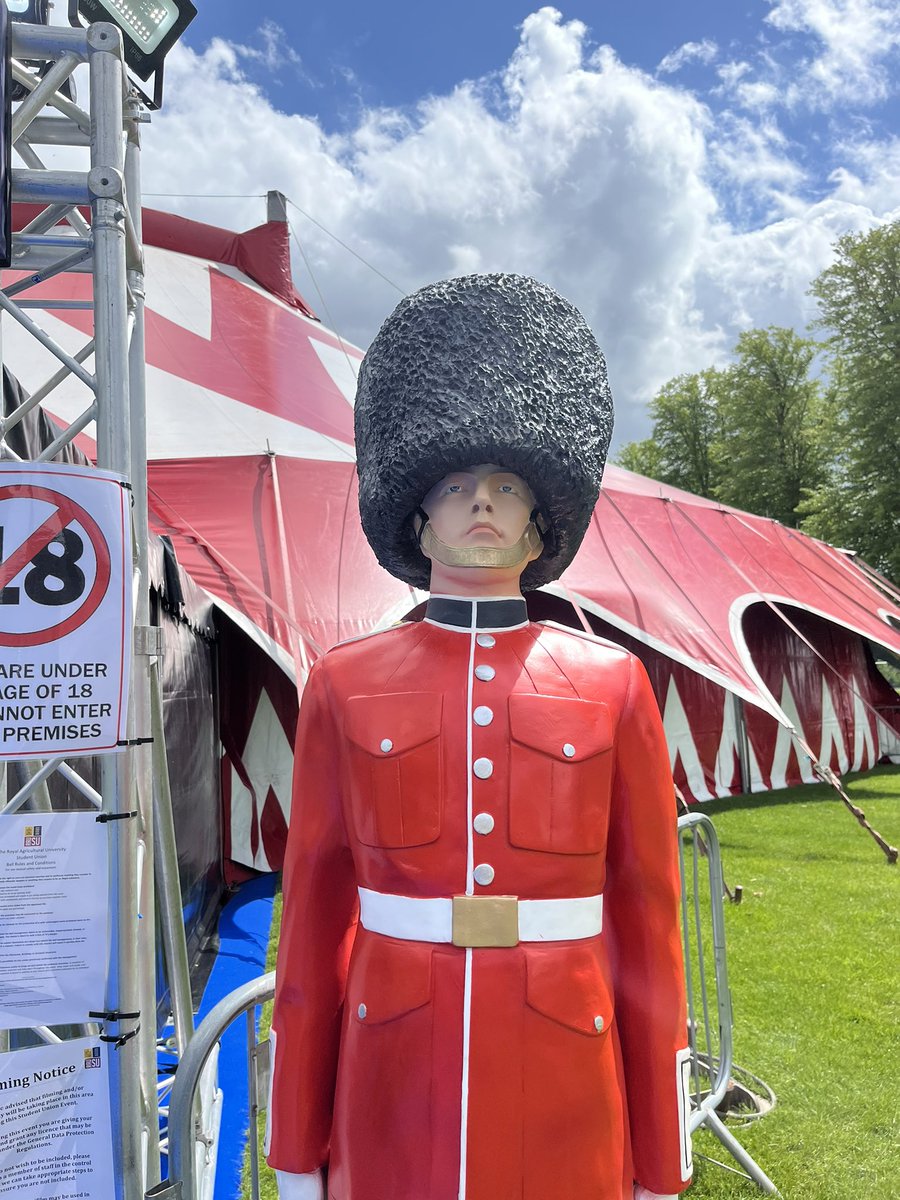 katharineclough's tweet photo. Something seems remarkably right royal exciting on campus today @rausu_official @RAUHospitality ….. #buildup #mayball https://t.co/RqiqeQPp7S