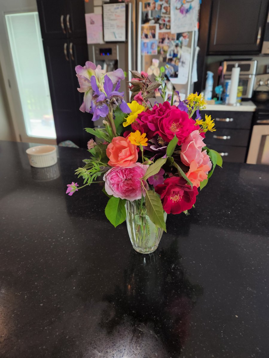 MeTalGirL3's tweet photo. @CrokiCoin @elonmusk Flowers for you @elonmusk https://t.co/k6gg026cgP