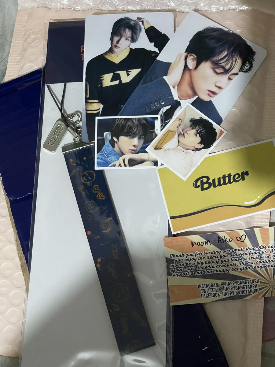 _inbtsland's tweet photo. Deco band straap is heree. Thaank you @HappyBangtanPH!! Bought this from their IG store pero dito na lang feedback hehe. Will definitely purchase from your store again 😊 https://t.co/r0brmgnJsB