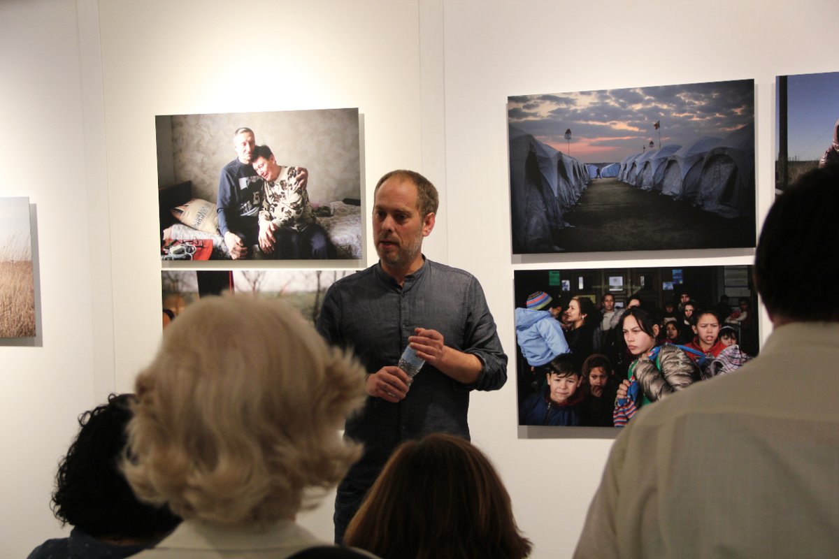 MSalesianas's tweet photo. Muchas gracias a las ➕70 personas que nos acompañaron ayer en la inauguración de la #exposición colectiva #LaVidaEnUnaMaleta de los #fotoperiodistas @OlmoCalvo, @icmoldovan, @BrunoThevenin y @EduLeon_photo en el Museo Misiones Salesianas de #Madrid.

📸 https://t.co/P5JKQ8l7Gl https://t.co/pqc2IbAdFc