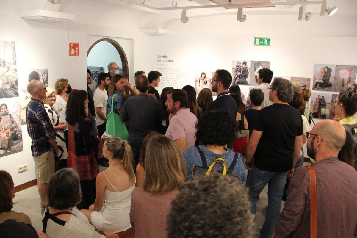 MSalesianas's tweet photo. Muchas gracias a las ➕70 personas que nos acompañaron ayer en la inauguración de la #exposición colectiva #LaVidaEnUnaMaleta de los #fotoperiodistas @OlmoCalvo, @icmoldovan, @BrunoThevenin y @EduLeon_photo en el Museo Misiones Salesianas de #Madrid.

📸 https://t.co/P5JKQ8l7Gl https://t.co/pqc2IbAdFc