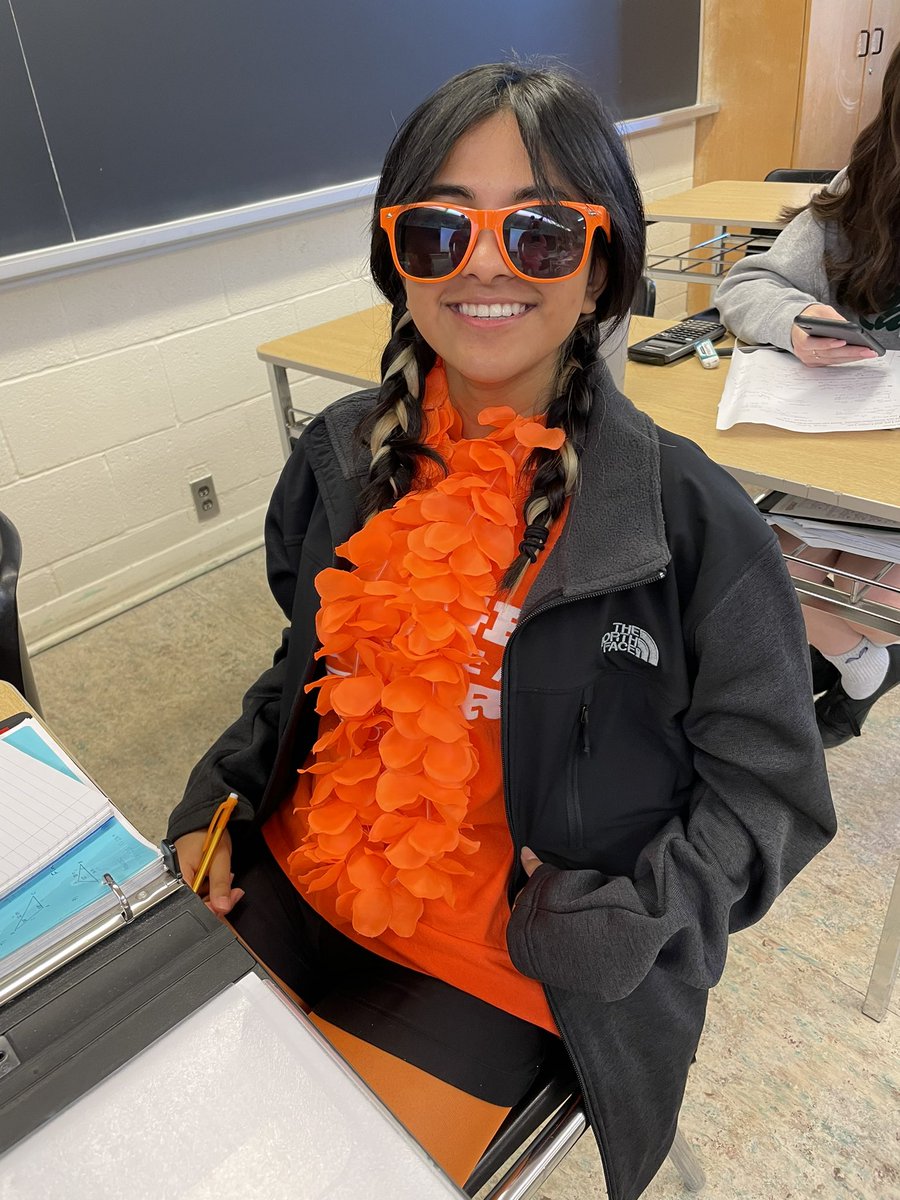 hcwethenorthend's tweet photo. Colour Wars is in effect! Lots of great looks today Raiders! #WeTheNorthEnd #everyonebelongsatHC #rockyourcolour #getthosepoints https://t.co/JzxlLVPhCt