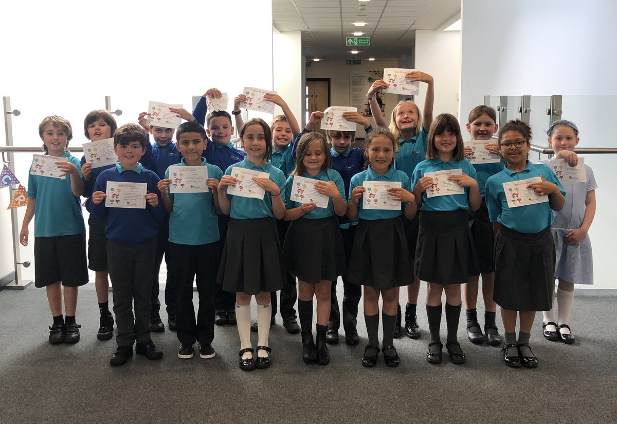 Sêr Cymreictod 🏴󠁧󠁢󠁷󠁬󠁳󠁿 a Disgyblion yr Wythnos yn y 4 diben 🧠⭐️❤️🌎 am gyfraniadau pob un wan jac i wasanaeth Neges Ewyllys Da yr ysgol #llongyfarchiadau @4LlHamadryad