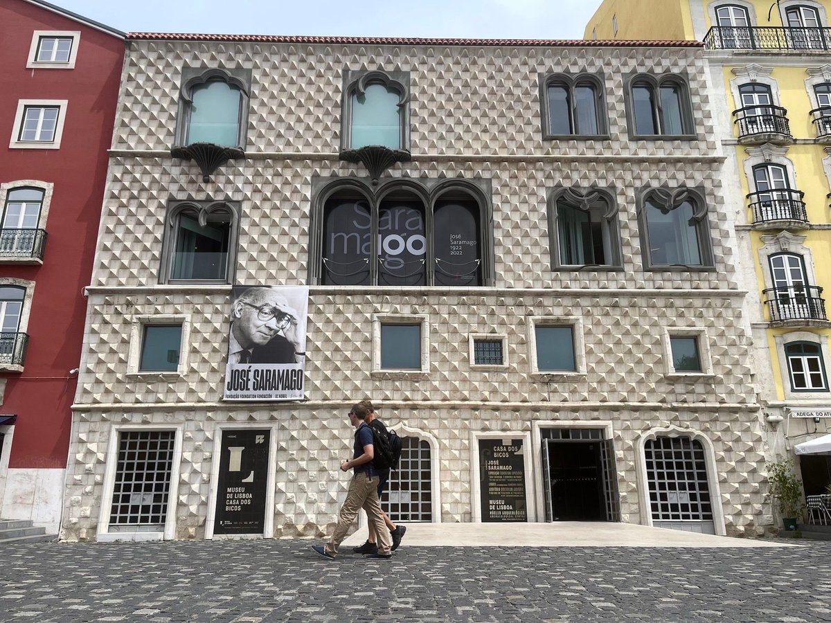 delRioPilar's tweet photo. José #Saramago100: así se ve la fachada de la Casa dos Bicos, sede de la ⁦@FJSaramago⁩, hoy 20 de mayo. https://t.co/3gSrxoQ9n0