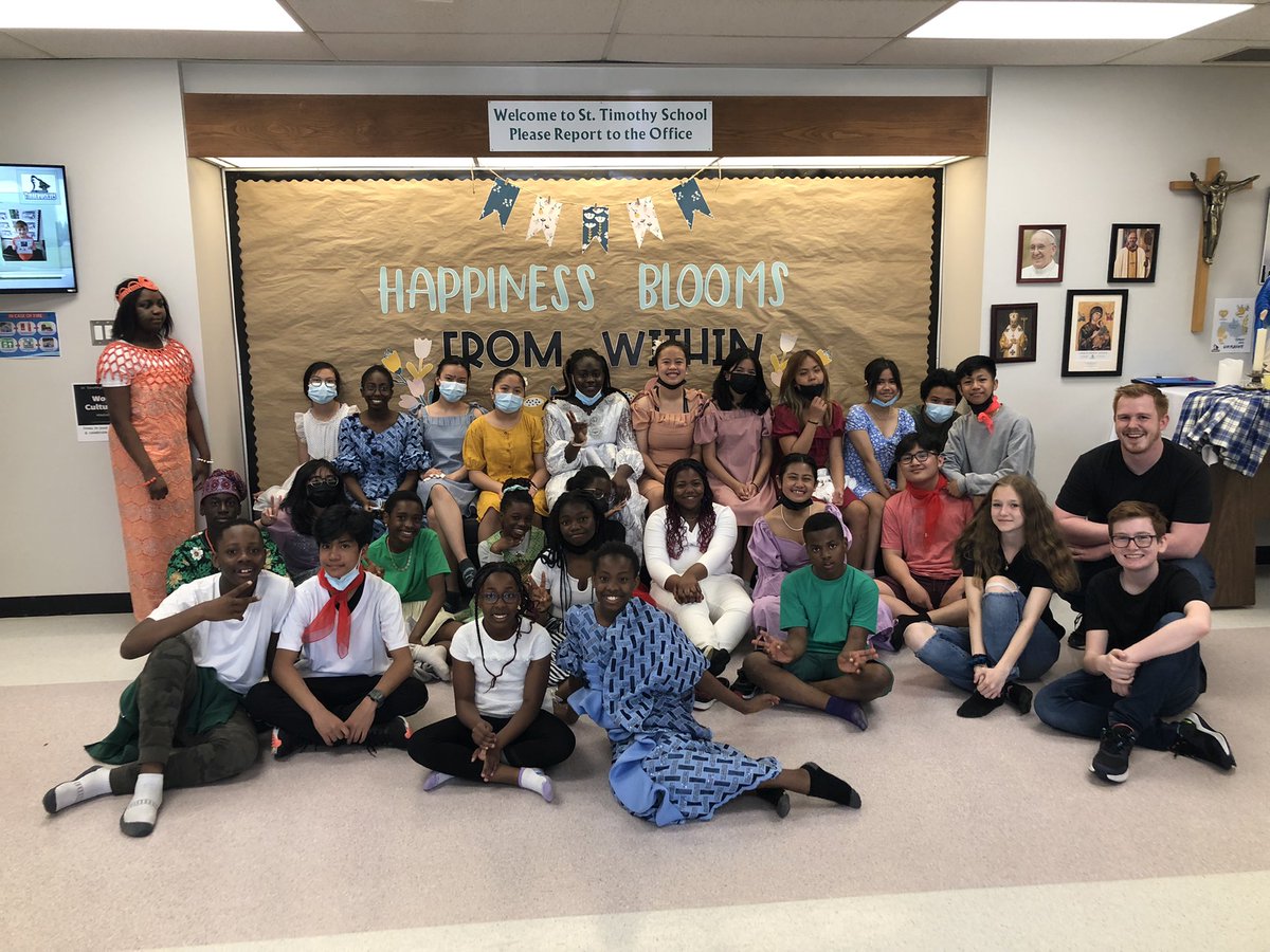 StTimothyRegina's tweet image. 📣😀What a wonderful week of Celebrations🪘for Culture &amp;amp; Diversity! Our Timberwolf family celebrated with prayers in different languages from students of all grades, &amp;amp; finally a beautiful Liturgy 🙏 &amp;amp; Cultural Mini-Mosaic Showcase featuring students &amp;amp; staff!! #TimberwolfProud