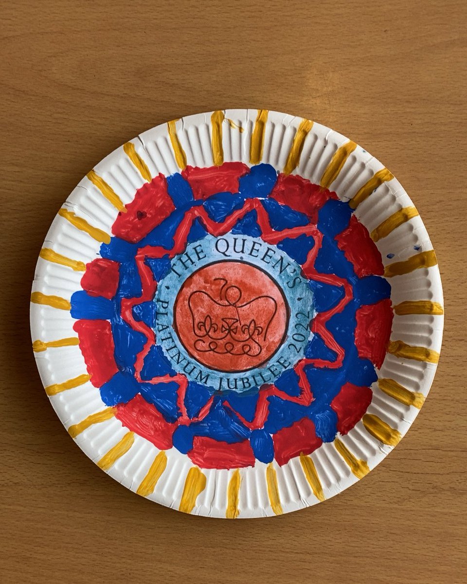 MissLAHarrison's tweet image. P4H @Whitehillsps have been busy designing a commemorative plate to celebrate the Queen’s Platinum Jubilee.  #JubileeCelebration