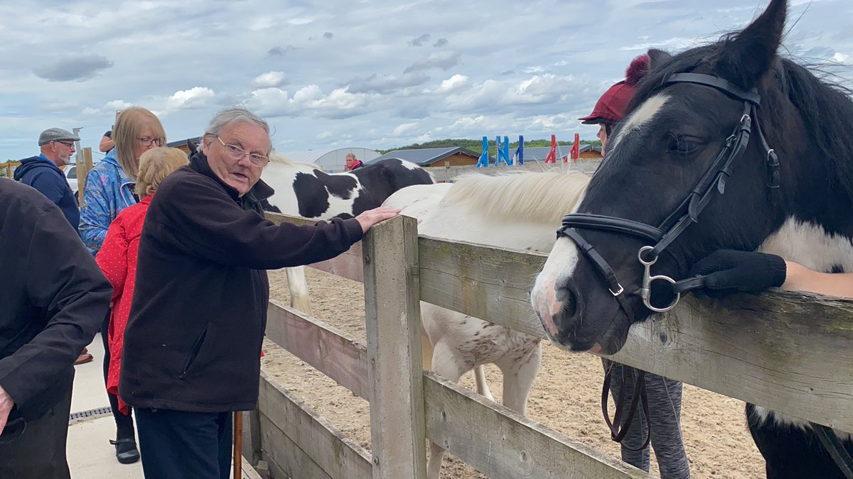 📸 𝙏𝙚𝙖 𝙬𝙞𝙩𝙝 𝙖 𝙋𝙤𝙣𝙮

This afternoon we’re at the My Life centre in Standish with our Rugby Memories group for an afternoon with tea, cake, and ponies! 

#WWRL