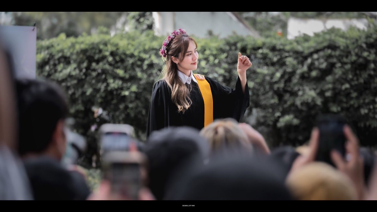 bubblepinkw's tweet photo. มิลินกับมิลินแลนด์ 

#มิลินปริญญาใจ 🎓
#NamneungBNK48 https://t.co/YcvprB7TUW