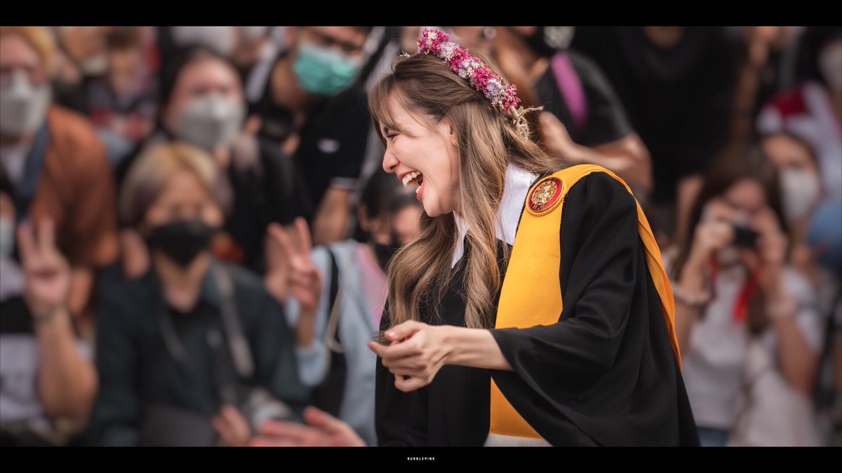 bubblepinkw's tweet photo. มิลินกับมิลินแลนด์ 

#มิลินปริญญาใจ 🎓
#NamneungBNK48 https://t.co/YcvprB7TUW