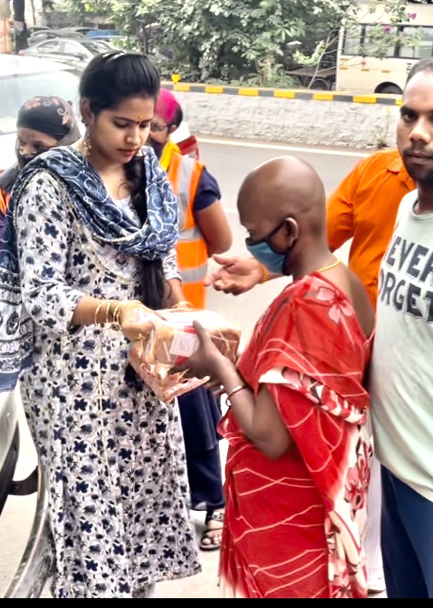 purnireddy4's tweet photo. #purnikishoreReddy #Event3282
Done with distribution of vegetables,Curd and
Breads ๐๐
When you help someone, you feel amazed to see their happy face and happiness in your life too. Help others with good intentions and a pure heart โค๏ธ#Helping #Aashrihelping https://t.co/5njtrkMrzi