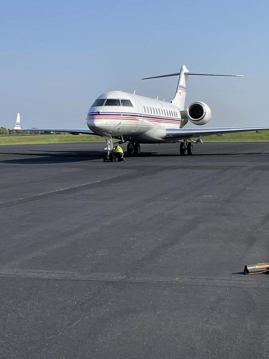 FlyHro's tweet photo. Great to see the Global back at HRO! Has not landed here since February 2020 when Covid put a halt to travel. #flyhro #globalexpress #aviation https://t.co/BIRCJ4k1It