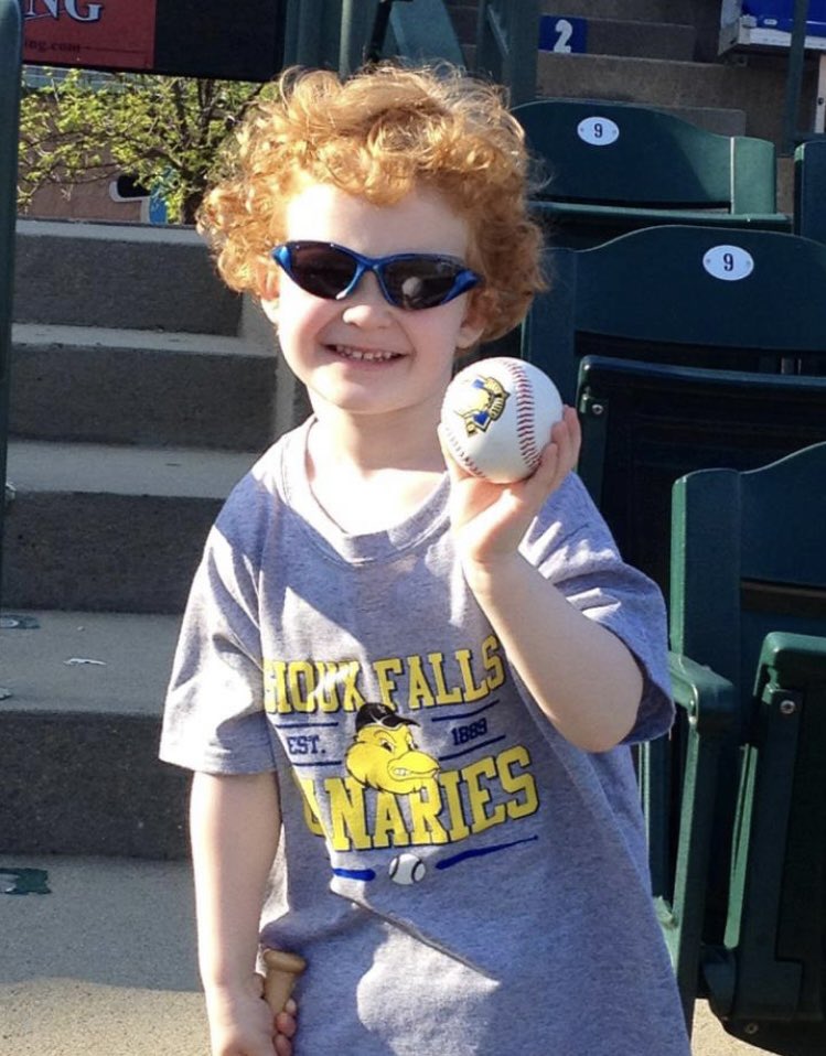 minimascot's tweet photo. Opening at @canaries today, baby!!! https://t.co/ZGN72JFpAh