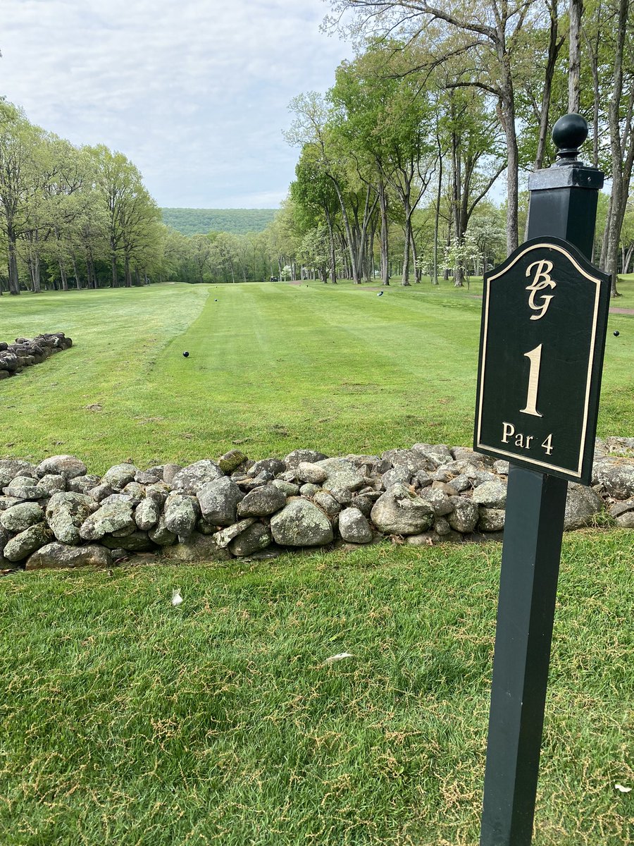 bogeysanddrams's tweet photo. Birthday golf & #FridayNightDrams are starting in the AM. #FridayMornCans https://t.co/b5trxHrSJJ