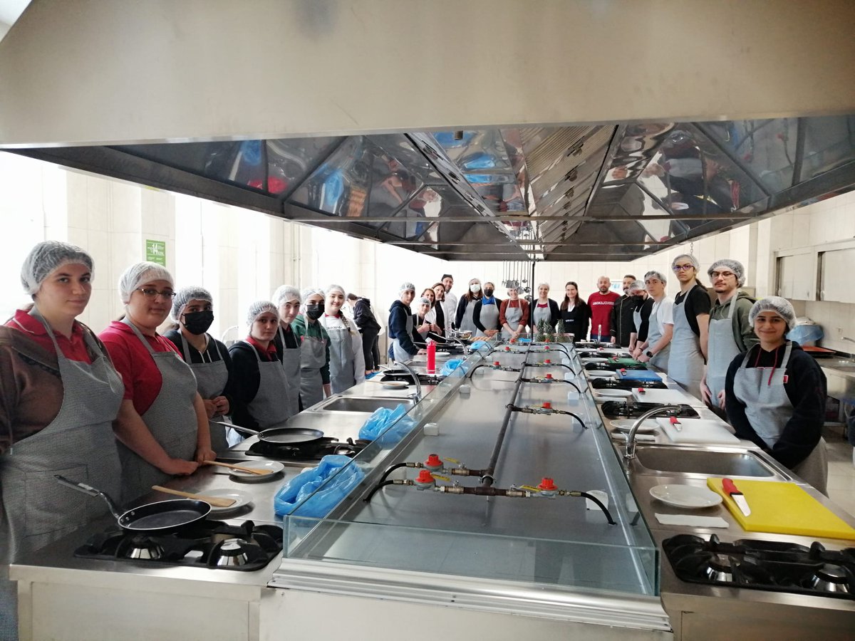 POLYCENTRIC2019's tweet photo. Bugün projemiz kapsamında @IlcePersembe desteğiyle kurulan Perşembe Okul Ağında öğrenci ve öğretmenler "Kahvaltı Atölyesi"nde buluştu.
@ABBaskanligi
@ulusalajans
@Ordu_MEM 
@SedatAbdulhakim 
@mfvargeloglu https://t.co/jfd85S2fbF