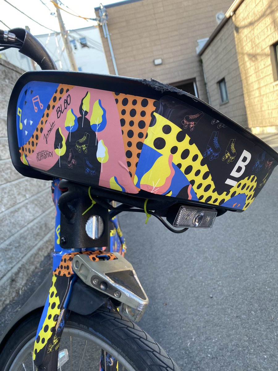 RideBluebikes's tweet photo. Happy #BikeToWorkDay! 

Featuring our newest 🦄 unicorn bike: The Boston Summer Bike

Designed by @AFHBoston Artist: Bloo https://t.co/aAukFG1jxg