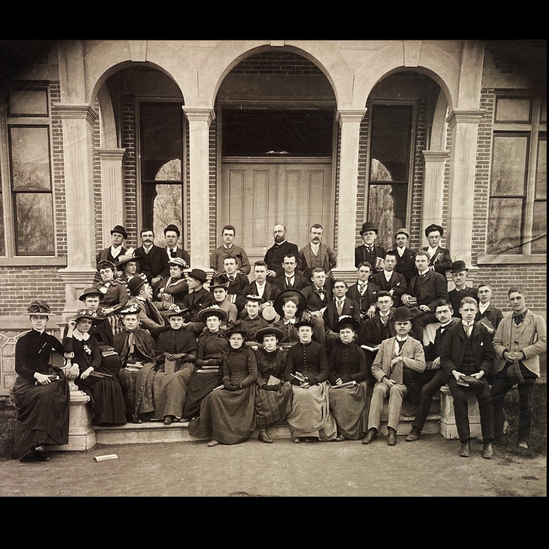 OC_Archives's tweet image. Flashback to the graduating class of 1890 while we celebrate the class of 2022 as they graduate this weekend! Do you have any graduation memories at Olivet?
