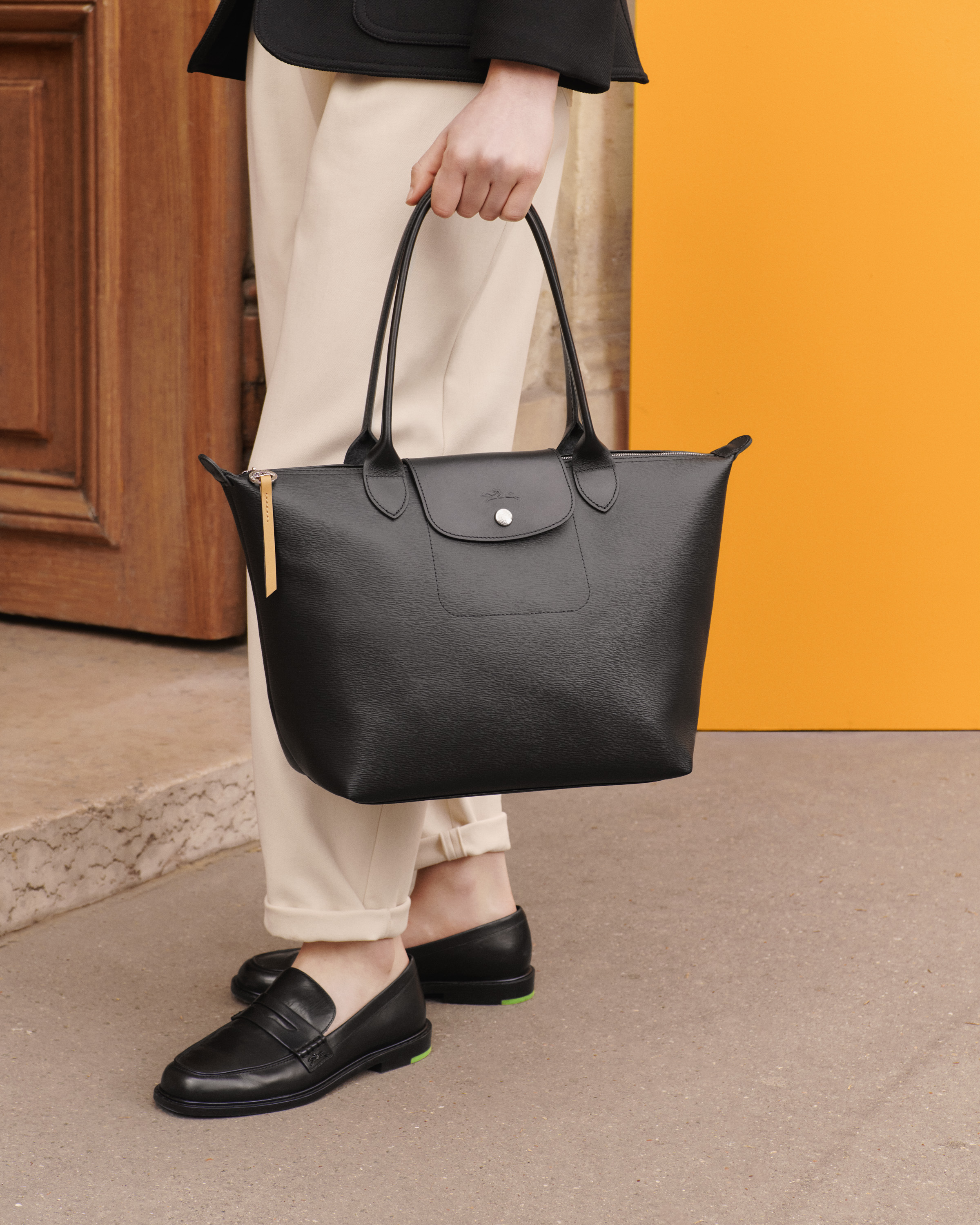 Longchamp on X: Reasons to love #LePliageCity: A) A minimalist look that  serves a stand-out purpose. B) A future-proof coated canvas fabric. C)  Conveniently large handles to hang on your shoulder. D)