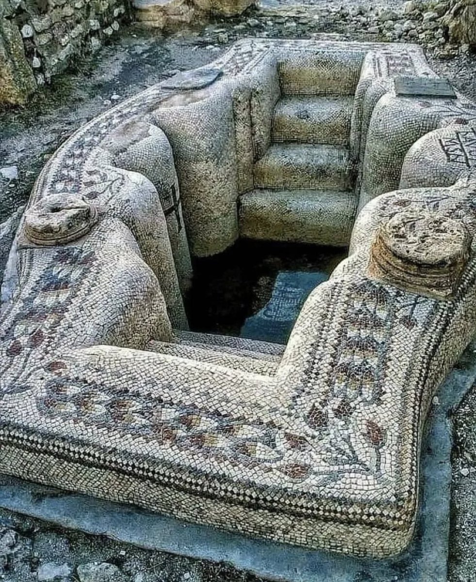 TamgaSanat's tweet photo. Roma Dönemi’nden kalma bir havuz. 

🏛Tunus https://t.co/MtKas6Fp2c