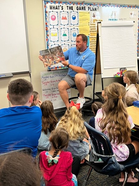 Woodlan_FB's tweet photo. I got to read to the elementary today! https://t.co/iKG04EiOBl