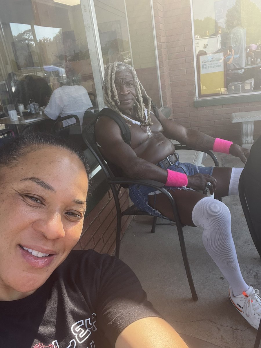 dawnstaley's tweet image. I’ve seen Columbia’s finest “DOG” a million times but have never met him until here at Compton’s. He said we are going to win another championship next and I believe him. What an incredible human being?!!  71 years young!!