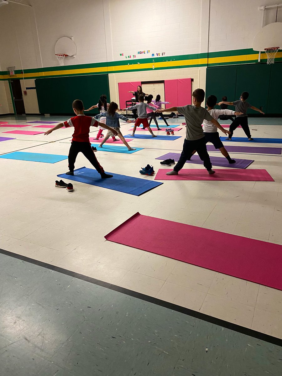 FIT WEEK continues with YOGA  DAY! 🧘🏻‍♀️ #Mindfulness #PhysEd <a href="/MmeAndrews/">Mme Andrews</a> <a href="/MmeChaouali/">Mme Chaouali</a> <a href="/Glade_Gators/">ForestGladeGators</a>