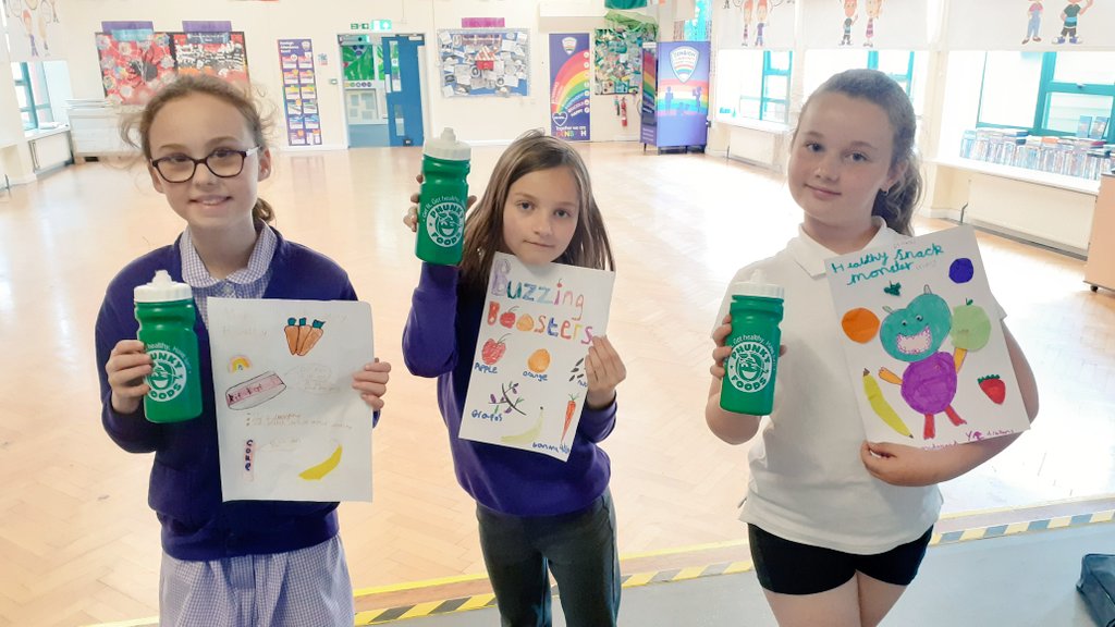 Buzzing Boosters and Healthy Snack Monsters! The Denbigh ambassadors @denbighcps judged the KS1 Healthy Snacks poster competition and presented the worthy winners with a PhunkyFoods water bottle. Great job everyone! 👏 #phunkyfoods #inspiringhealthykids #inspiringhealthyfutures