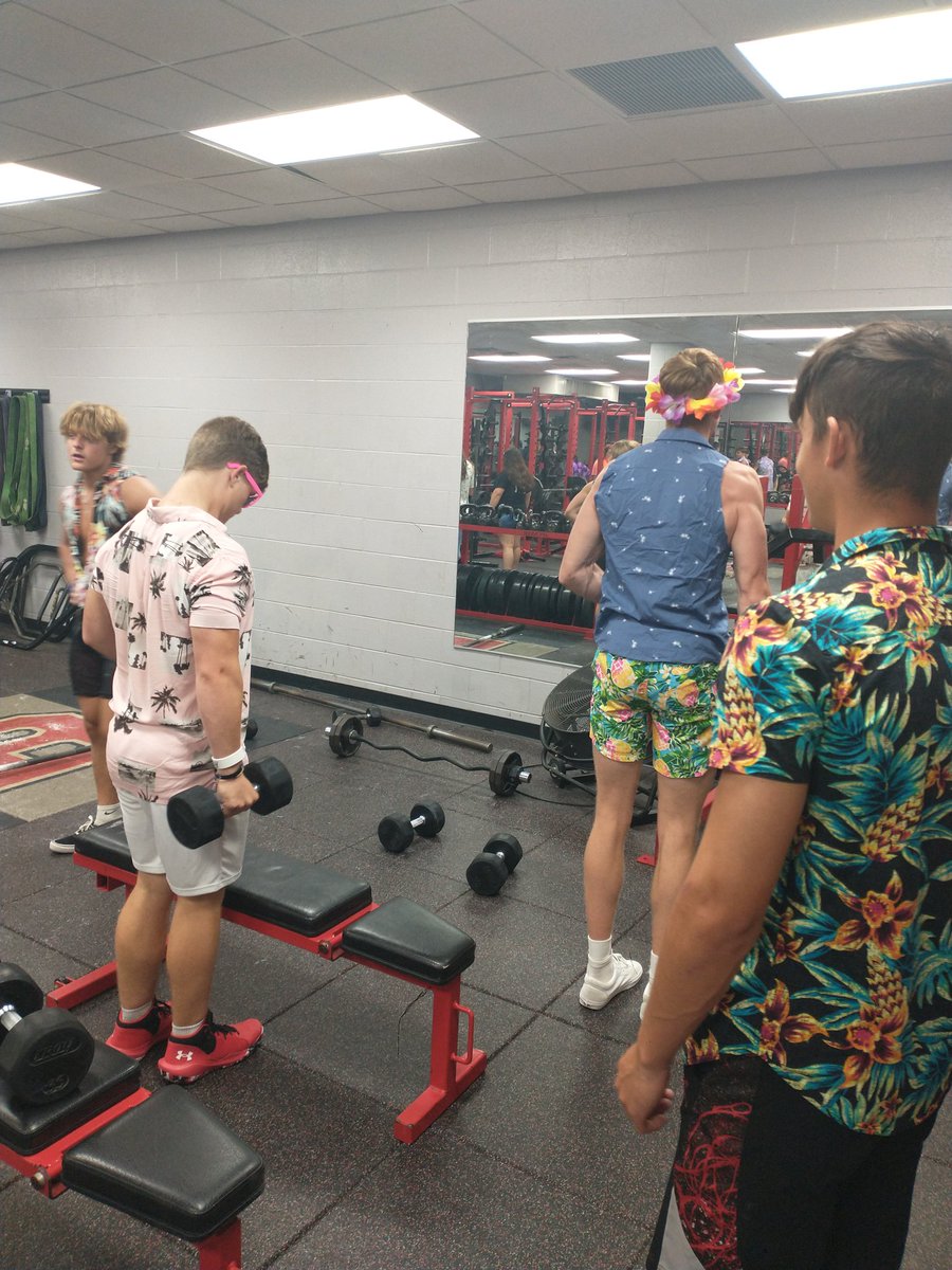 MrKunkBHS's tweet photo. Seniors final Pump!

2nd period getting a jump start on summer with some upper body work!

Going to miss this crew!

#TigerWeightTraining https://t.co/DmwijfzBdw
