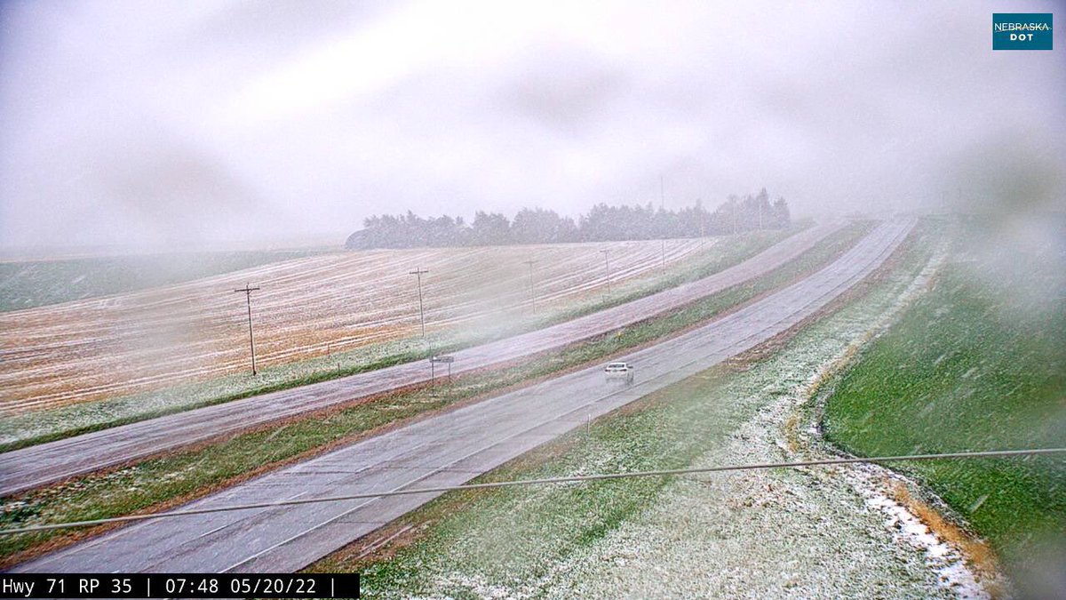 BeatrizNews2's tweet photo. Parts of the panhandle are waking up to a rain-snow mix this morning—right in the middle of May. But don’t be surprised. While May is the last month of Spring, it’s also the last month for snowfall in NE. Happy Friday everyone!
#springtimesnow #newx ❄️☔️ https://t.co/SdhRUFctCt