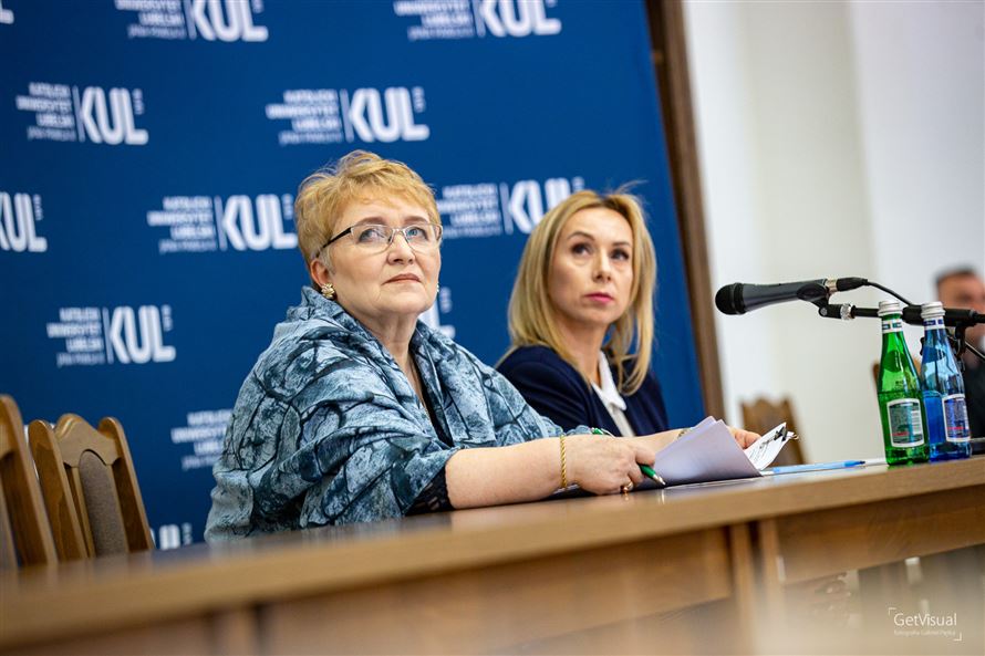 CLiberazione's tweet photo. In occasione del centenario di #donGiussani, un convegno organizzato dal Dipartimento di Pedagogia cristiana dell'Università Cattolica di #Lublino in #Polonia. Hanno partecipato teologi, educatori, politici e missionari. Il racconto https://t.co/kX4zAn4Yjo https://t.co/aQq8rmAt7z