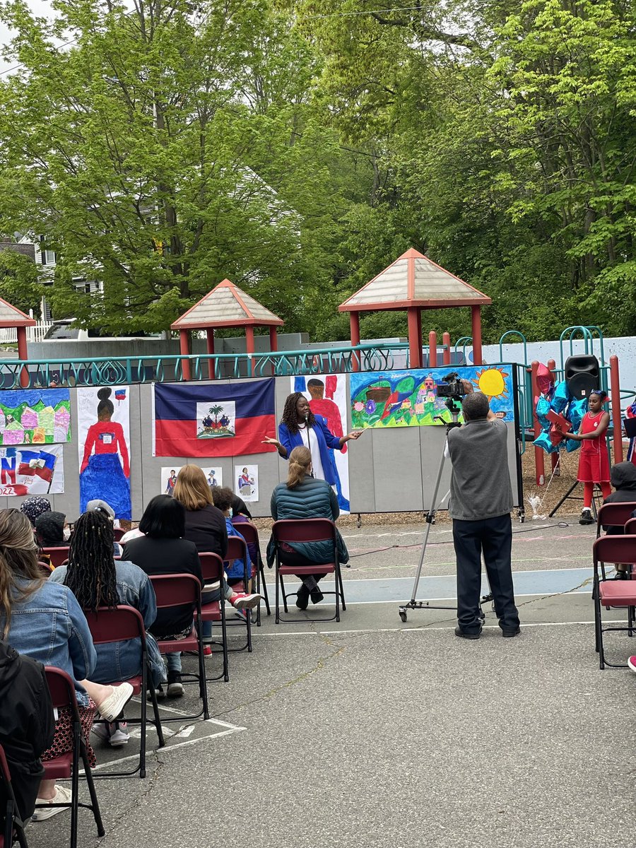 Ruthzee's tweet image. Last week the students from @MattahuntBPS’s Toussaint L’Ouverture Academy came to City Hall to celebrate #HaitianFlagDay with me. Today I went to celebrate with them.  Our kids are so dynamic &amp;amp; talented!