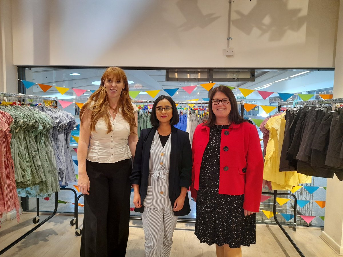 rach_hopkins's tweet photo. @AngelaRayner and I were so impressed by the excellent work of @LevelTrust and other local charities.

It was shocking to hear how they were impacted by cuts even before the #CostOfLivingCrisis. It brought home just how much we need a Labour Government to change lives. https://t.co/YoqzYbURr4