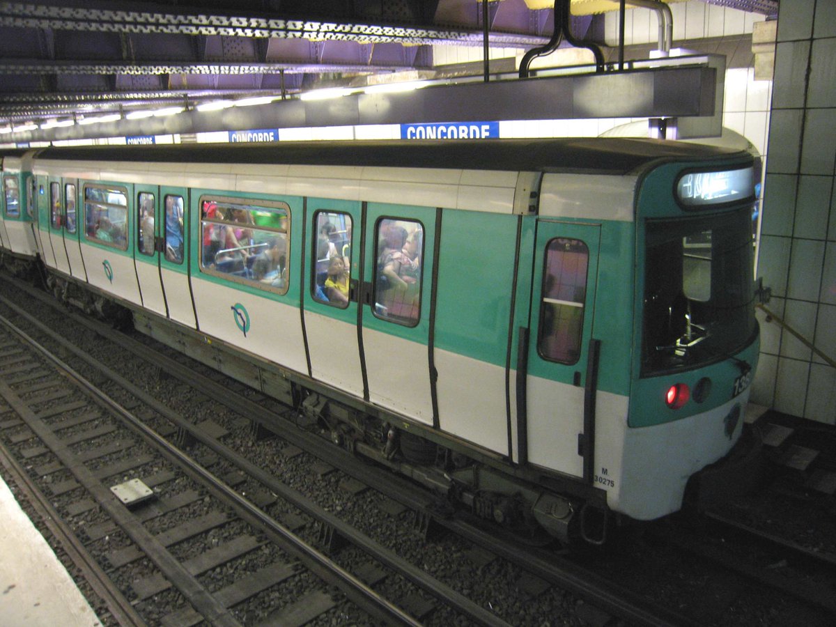 pil0tedebus's tweet photo. ligne 8 : taureau ♉️

elle veut vrmt faire plaisir à tt le monde, des fois elle est en retard mais on lui excuse. pas mal soporifique aussi, dès que tu rentres dedans t’as envie de taper un coma. c’est aussi la ligne dans laquelle je vois le plus souvent de la bouffe traîner https://t.co/znVX3KGNqe