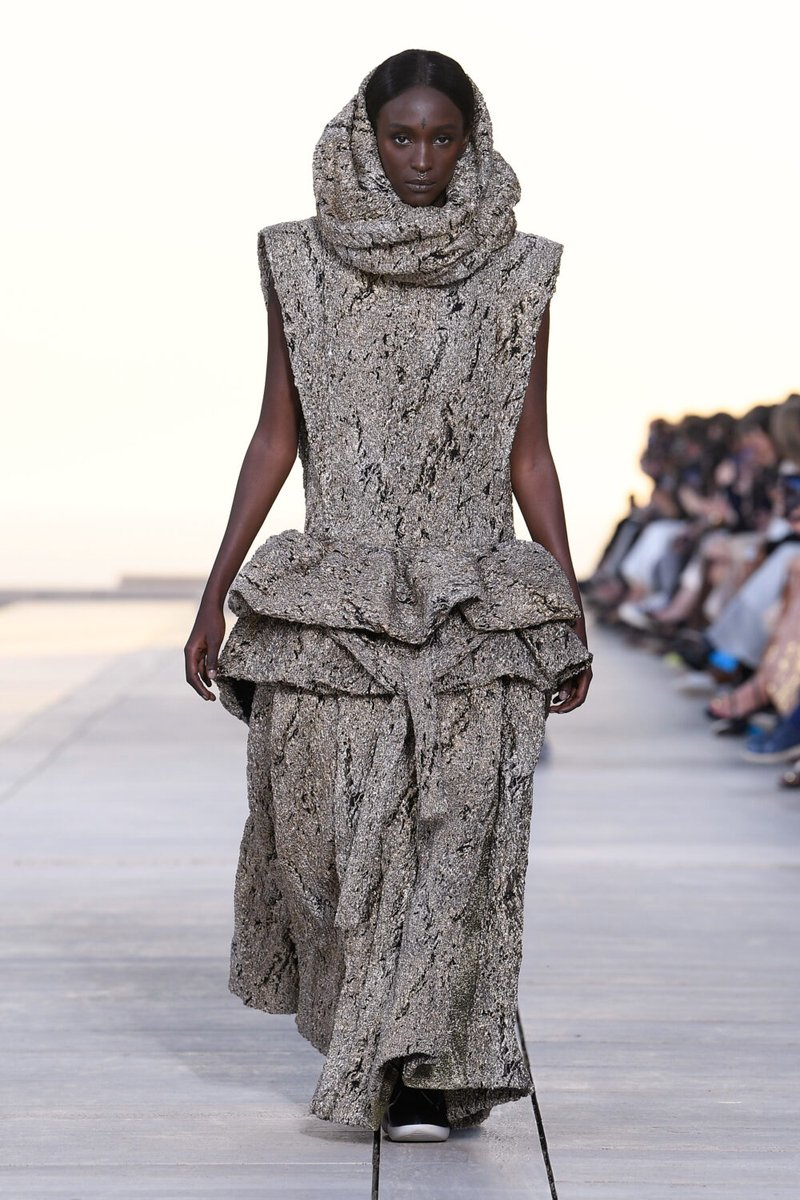 WOMEN’S CRUISE 2023 FASHION SHOW - lucirbien.com/womens-cruise-… <a href="/LouisVuitton/">Louis Vuitton</a> <a href="/PlataformaMarke/">Plataforma Marketing</a> #Moda
