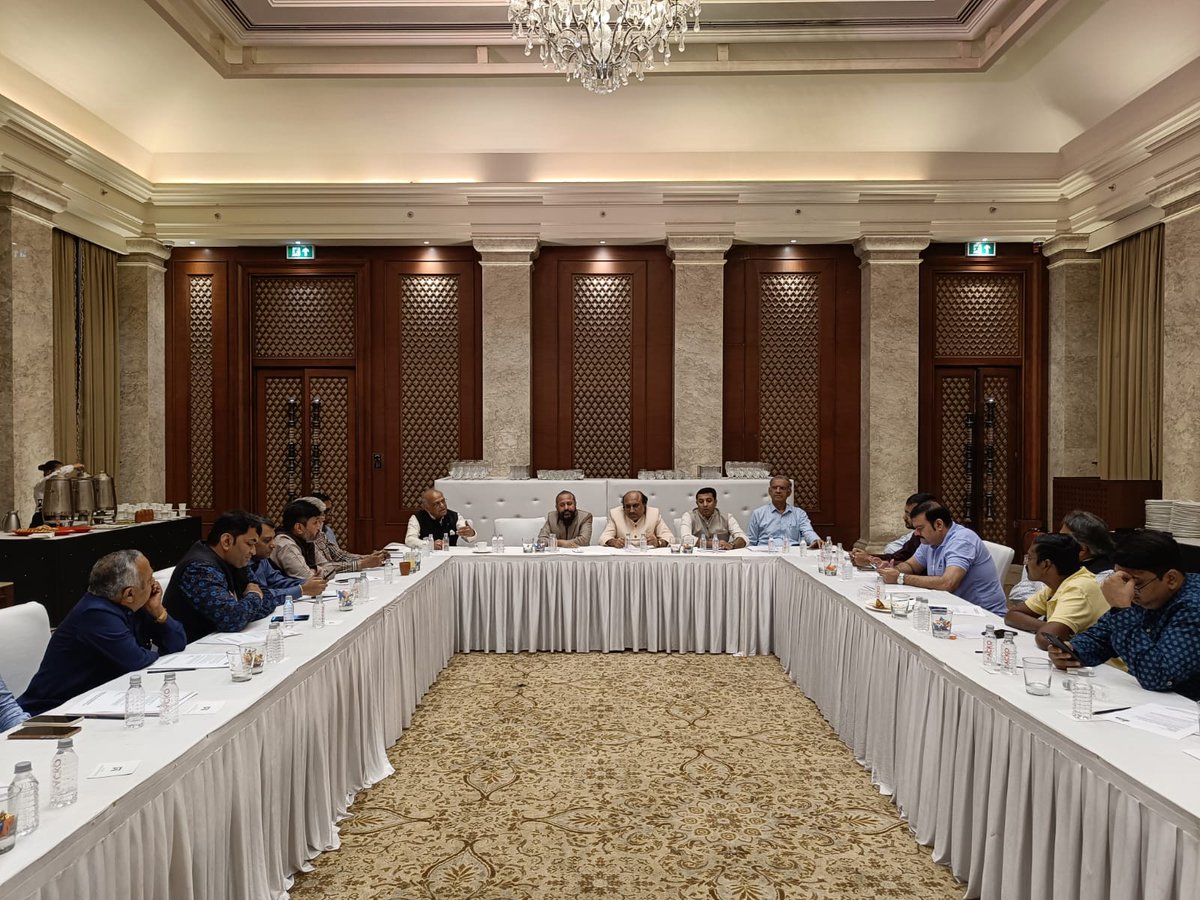 rahilshaikhMEIR's tweet photo. Discussion on the World &amp; Indian Market, the complete divided table on the govt movement after the #wheat fiasco, will it be repeated in #sugar #sugarconclave #aista #sugarindustry @MarexGlobal @soodgopalk @tapriya_sanjay https://t.co/QJoaf5vuZ5