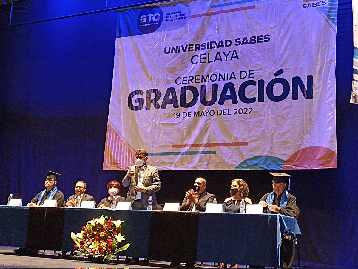 Franarreg's tweet photo. Agradezco a Rubén García director de #UNIDEG Celaya la invitación a la ceremonia de graduación de jóvenes universitarios que forjarán el futuro de nuestro municipio. @jmendozamarquez
#CelayaEsGrandePorTi https://t.co/yQgUuZZZyY