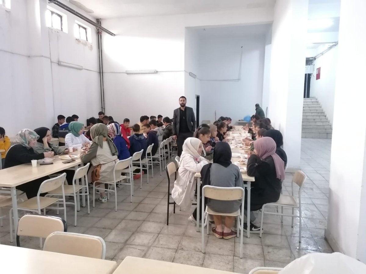 cesimbayramort's tweet photo. Lgs öncesinde sınava girecek öğrencilerimizle kahvaltı etkinliğinde buluştuk. Kahvaltı etkinliğinde okul müdürümüz öğrencilerle son günlerde yapılacak çalışmalarla ilgili sohbet etti.
@hasan_kokrek @burhankurt04 @erol_isen @gzmgam9542 @KotanAhmet https://t.co/IzKTl0Wwwf
