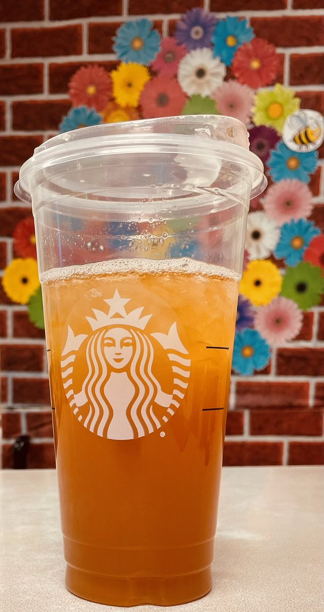 SingleYegChick's tweet photo. Don’t drink coffee. Still stopped at #Starbucks. #BlackTeaLemonade.
Sugar and caffeine. Should work. #TooAwake #NeedTODance.
✨💃🏼✨ https://t.co/JjU5vjb630