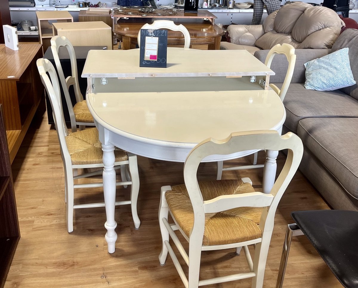 This lovely dining table with 5 chairs was donated today by one of our fabulous supporters. #home #FurnitureFriday #dinnertime #blackburn #cruk