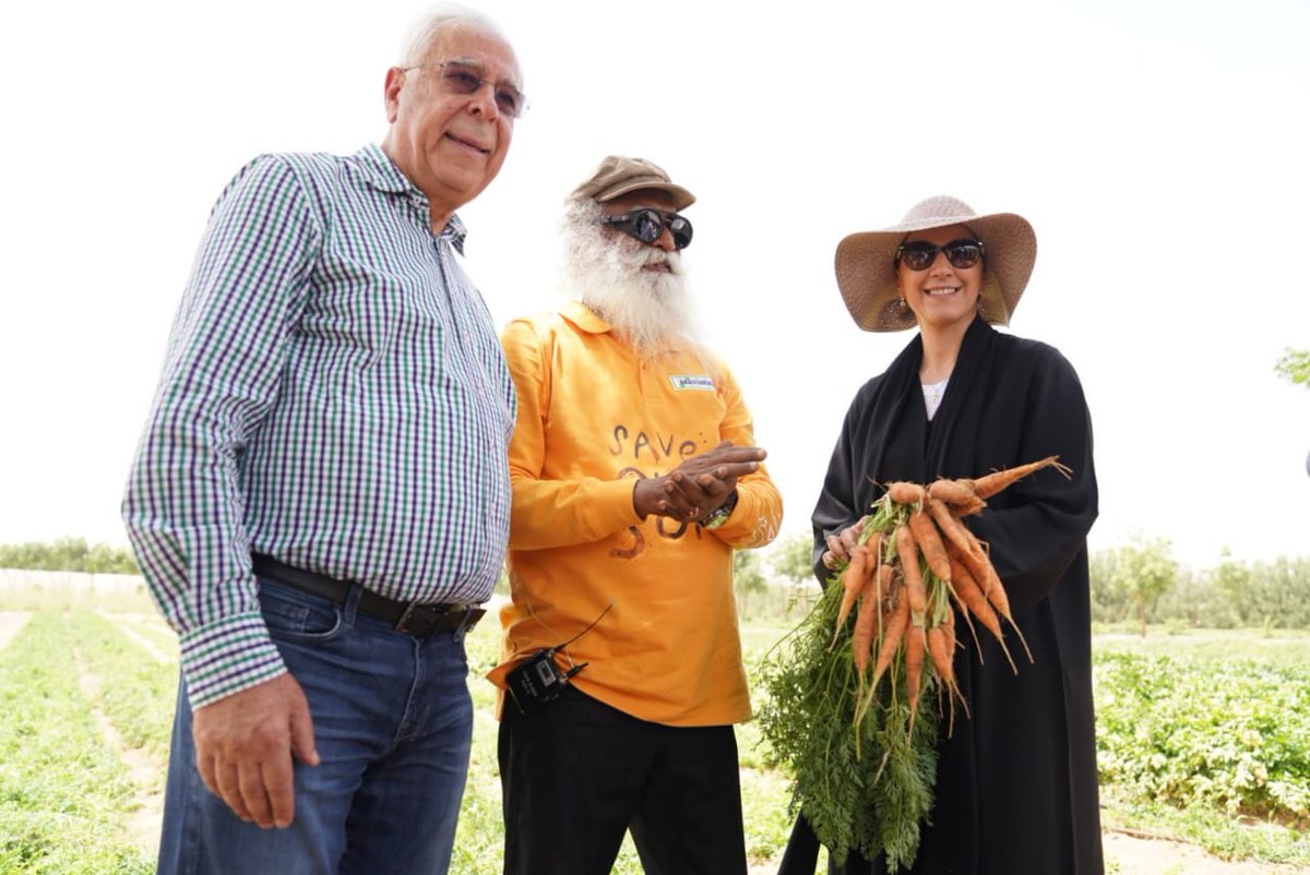 SadhguruJV's tweet photo. Wonderful to visit the @emiratesbiofarm. A testament to the progressiveness of the UAE government &amp; its potential to bring about tremendous change to this nation and the region. #SaveSoil. Let us make it happen. -Sg @MoCCaEUAE @mariammalmheiri #SaveSoilDubai https://t.co/nVovxHWbVk