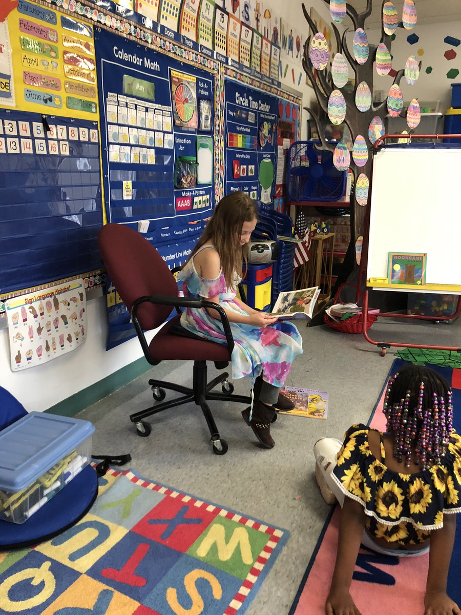 SchneiderIn1st's tweet photo. Thanks for letting us come down and show off our first grade reading skills to your kindergarteners @cynthia_gedman https://t.co/d0VuxjRoMW